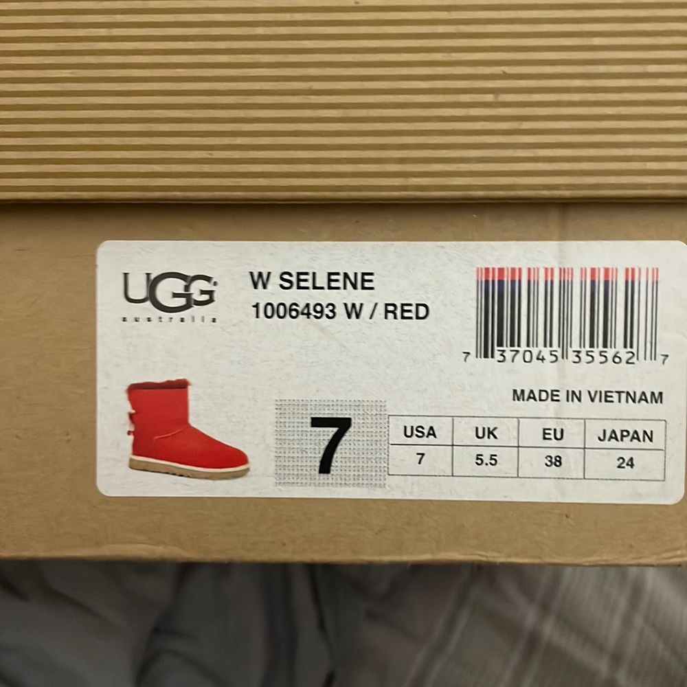 Red Ugg Selene size 7 in good condition